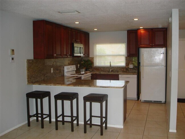 Building Photo - 10761 Lazy Lake Dr