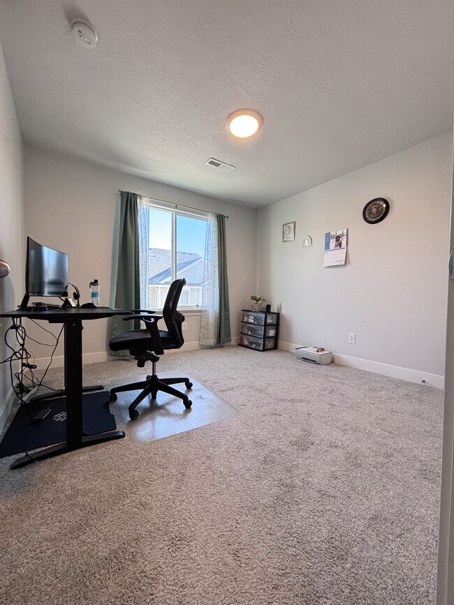 Building Photo - 2052 N 4100 W