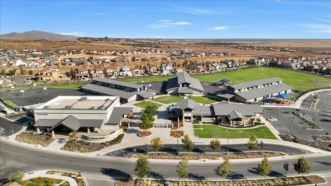 Building Photo - Newly Built 3/2.5 Home in Tesoro Viejo Community