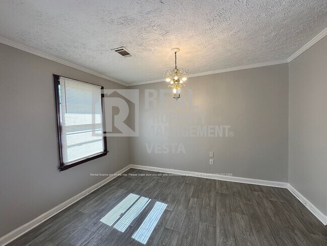 Building Photo - 4085 Southview Dr