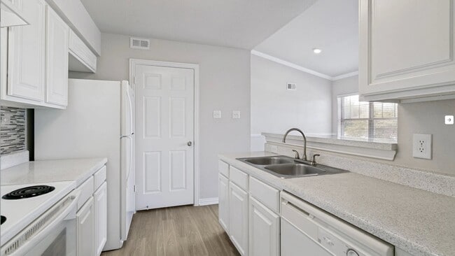 Building Photo - 2950 Mustang Dr