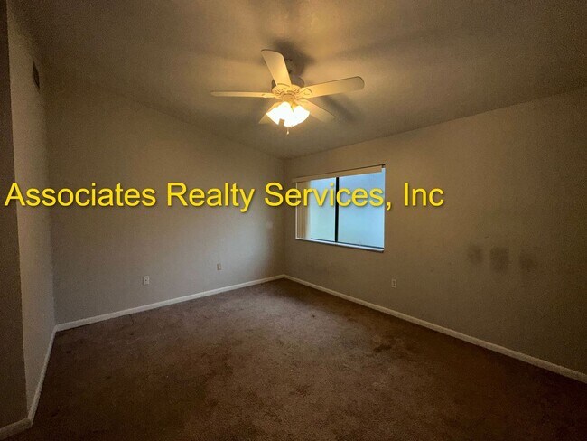 Building Photo - 2133 SW 39th Way