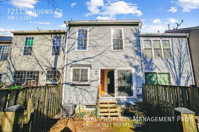 Building Photo - Spacious 3-Bed 2.5-Bath- Modern Updates & ...