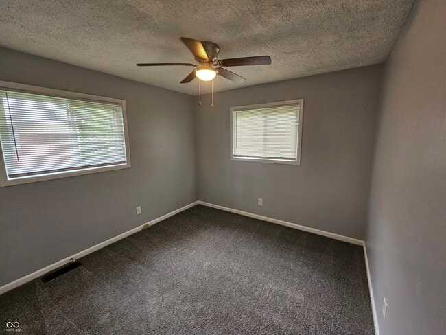 Building Photo - 748 Maple Ln