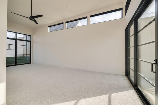 Building Photo - 1303 N Dewey Ave