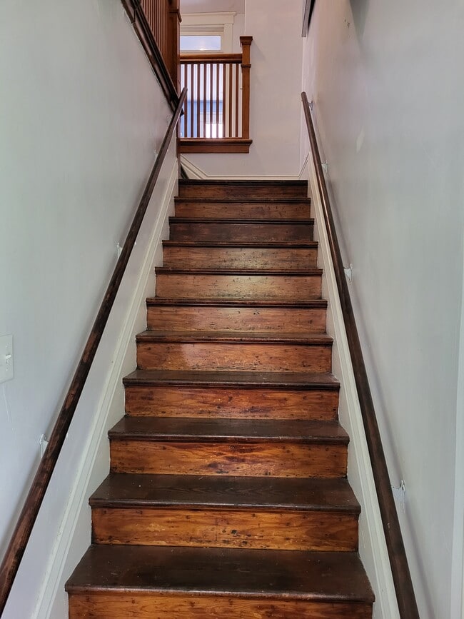 Building Photo - 311 S Elm St