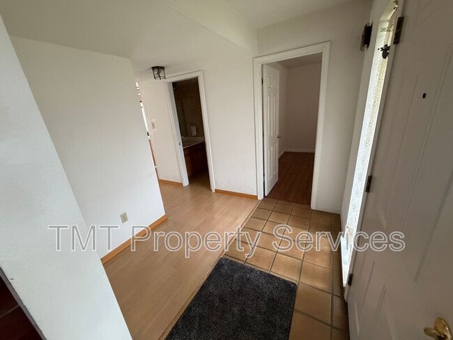 Building Photo - 2 Polvadera Ct