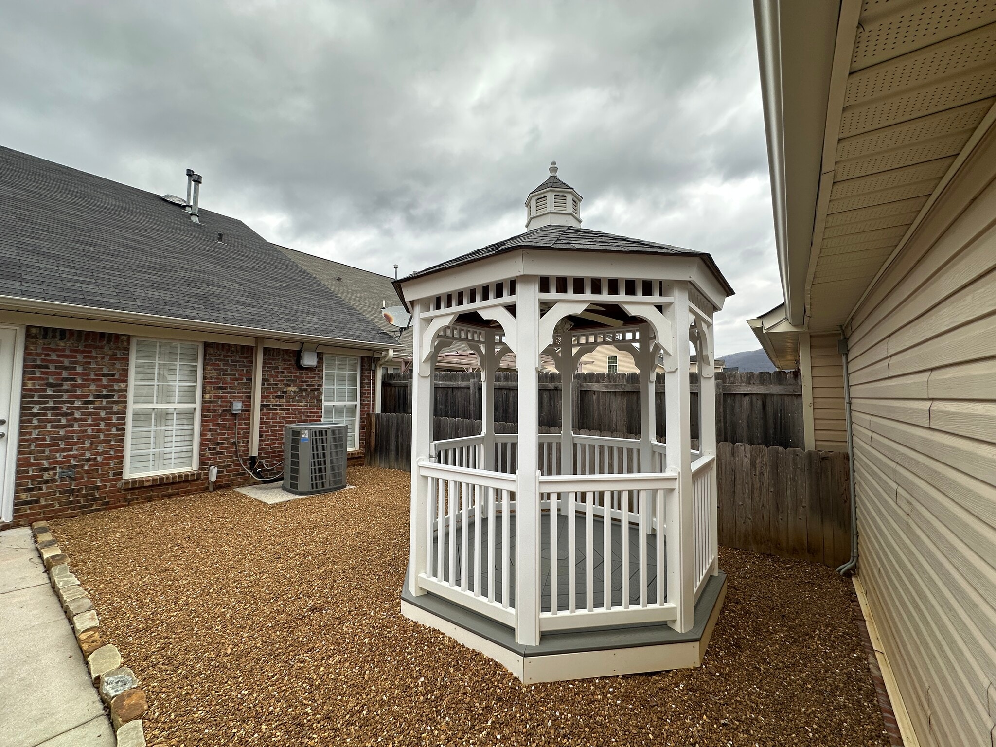 Building Photo - 722 Hobbs Rd SE