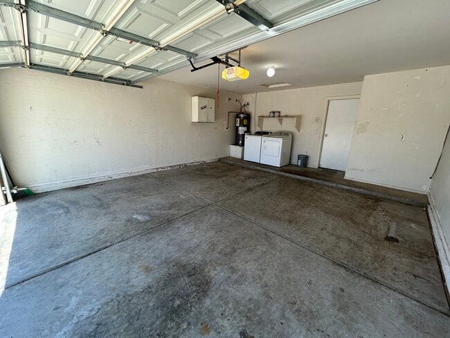 Building Photo - 12232 W Windrose Dr