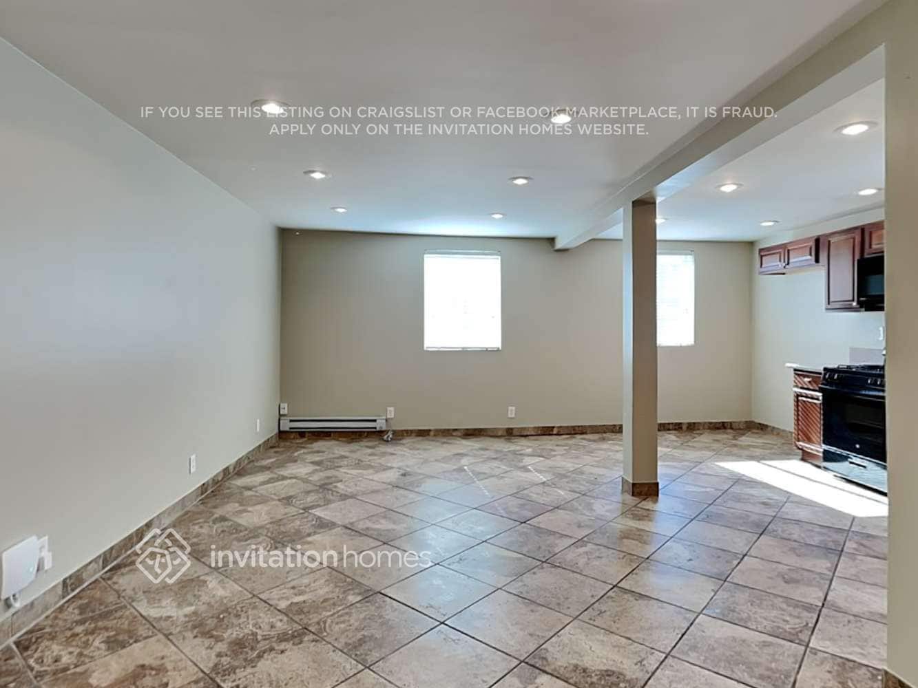 Building Photo - 1031 W 12th St