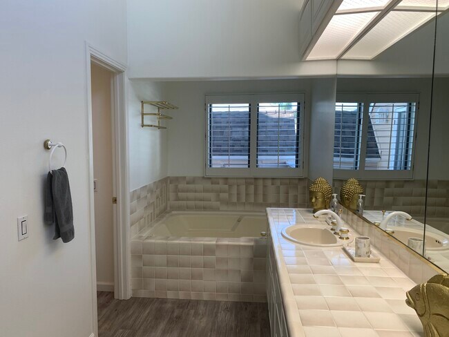 Master Bathroom - 7635 Draper Ave