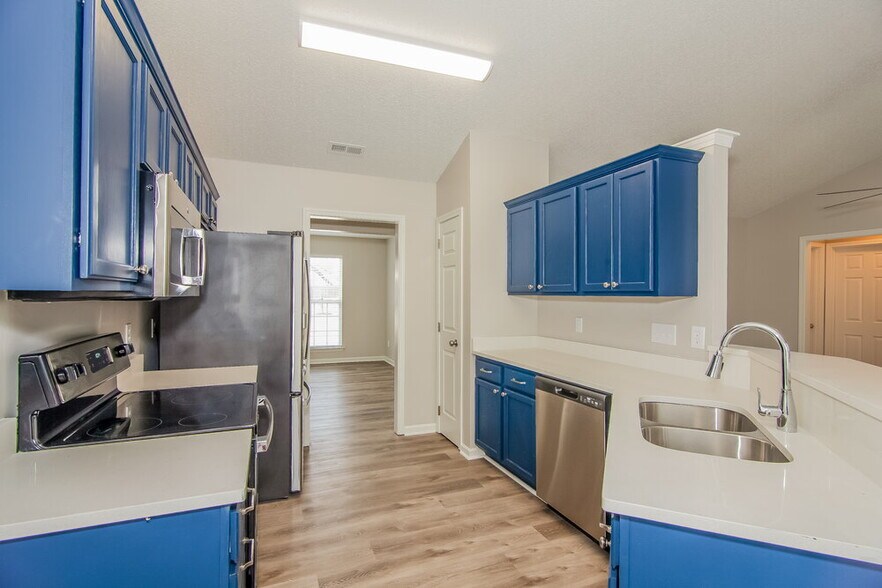 Building Photo - 105 Silverleaf Ct