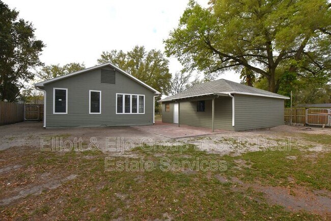 Building Photo - 1127 Oakhill St