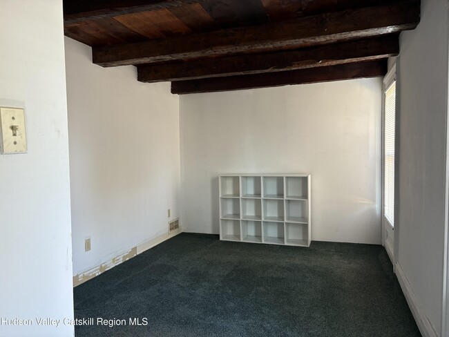 Building Photo - 42 Maple Ave