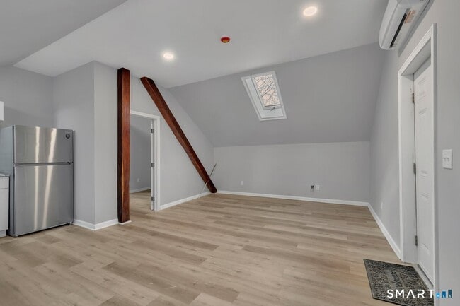 Building Photo - 196 Hartford Rd