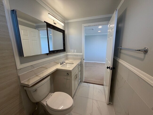 Building Photo - 3888 Sierra Dr