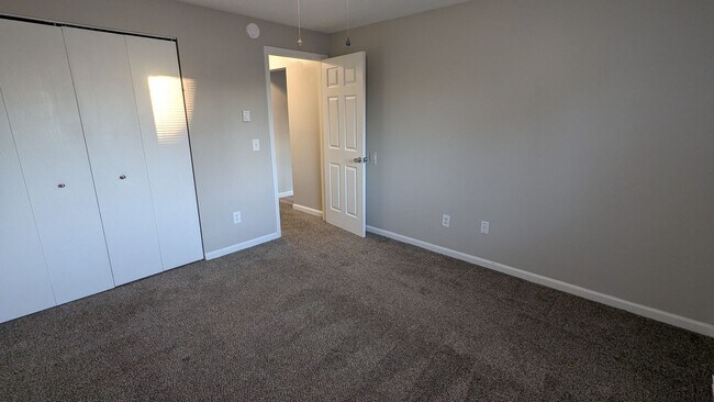 Building Photo - MN Cedar Village (827)