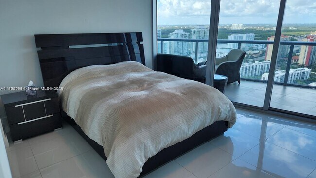 Building Photo - 17001 Collins Ave
