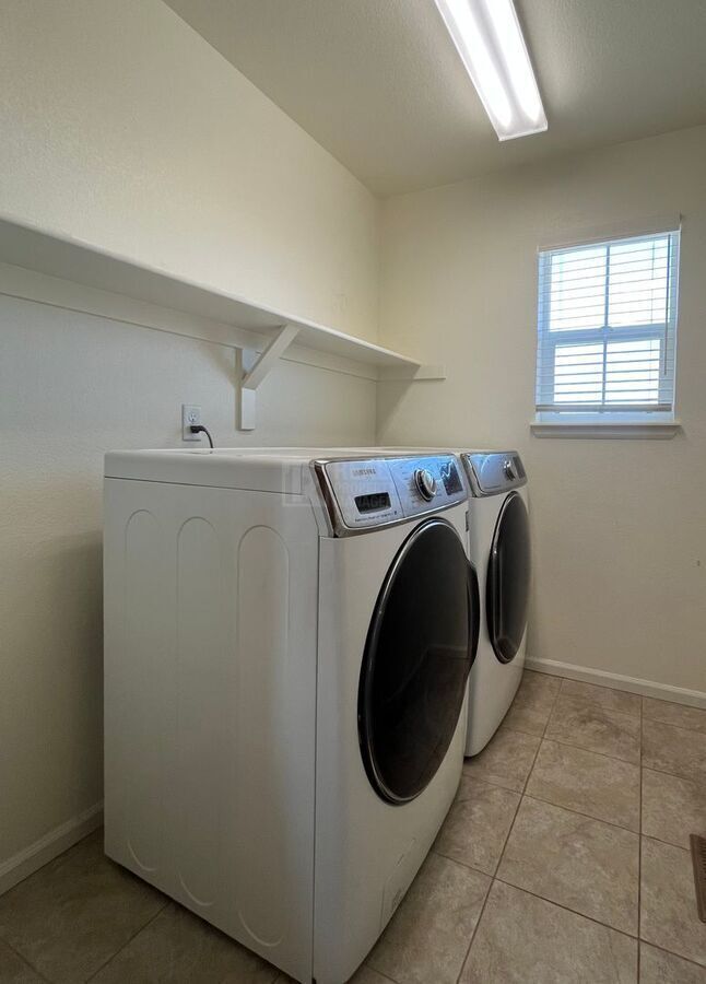 Building Photo - 325 Stone Creek Dr