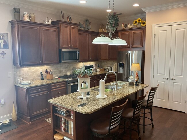 Building Photo - 4BR!! RARE opportunity to RENT at The Stab...