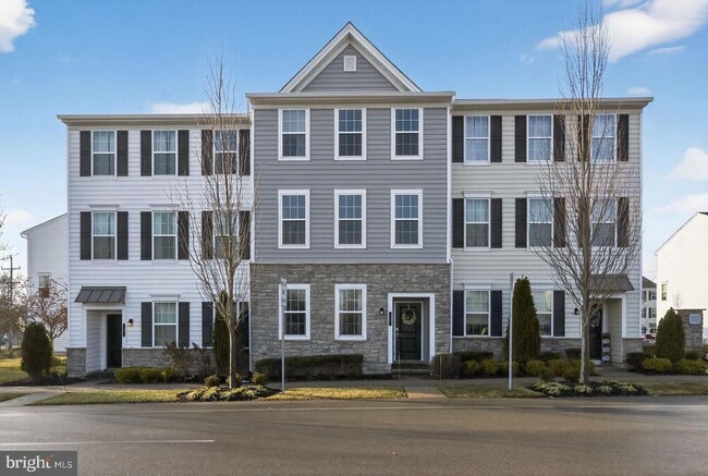 Building Photo - 11 Hedley Ln