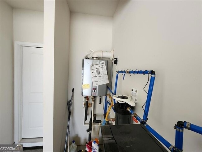 Building Photo - 235 Vly Oak Dr