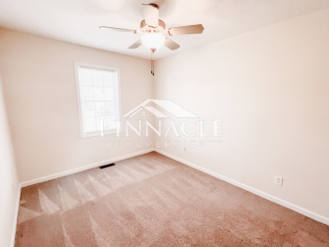 Bedroom - 106 Colonnade St