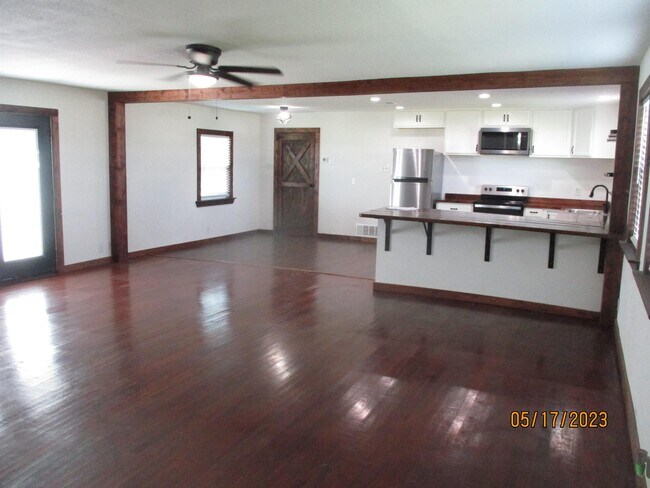 Building Photo - 1508 County Rd 697