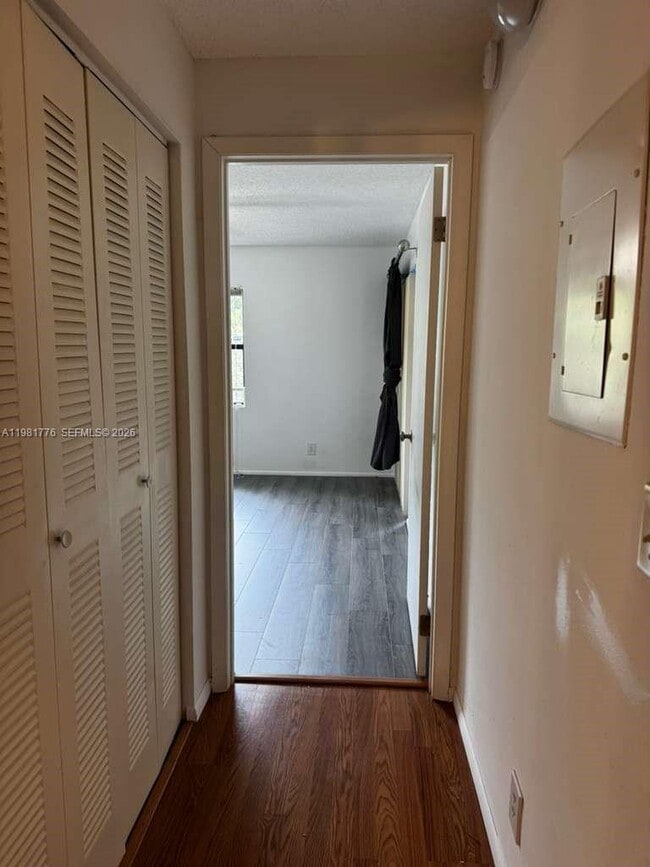 Building Photo - 9999 Summerbreeze Dr