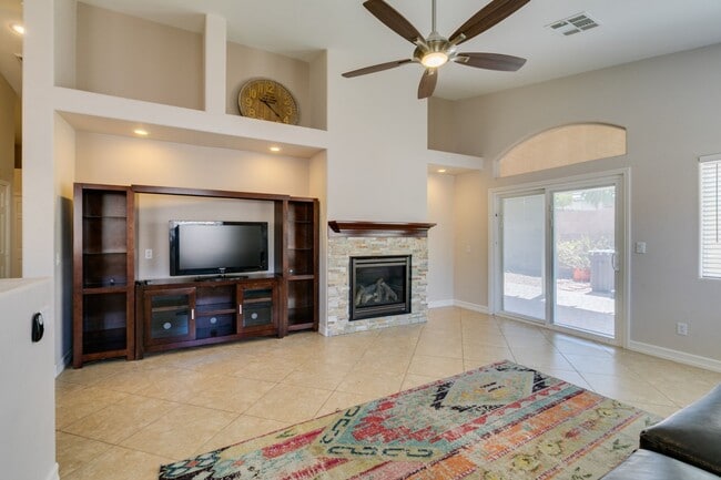 Building Photo - IMMACULATE & IMMEDIATE OCCUPANCY 3BEDROOM GREEN VALLEY BEAUTY!