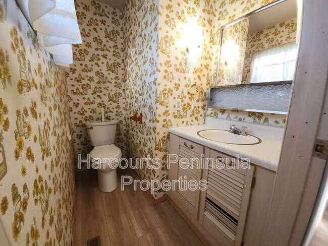 Building Photo - 1911 Jacobsen Blvd