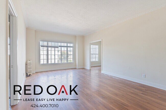 Primary Photo - 570 N Rossmore Ave