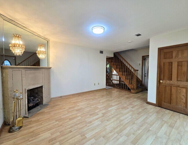 Building Photo - 911 80th St