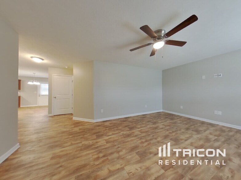 Building Photo - 934 Canyon Creek Dr