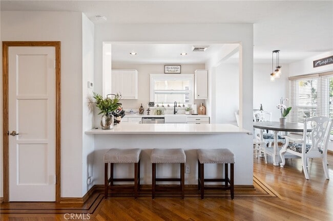 Building Photo - 4637 Hackett Ave