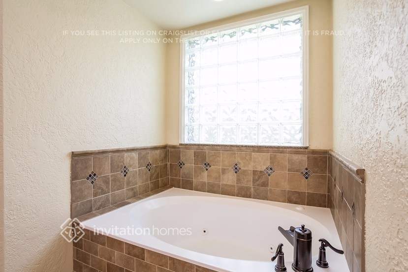 Building Photo - 17727 Sorrell Rdg Dr