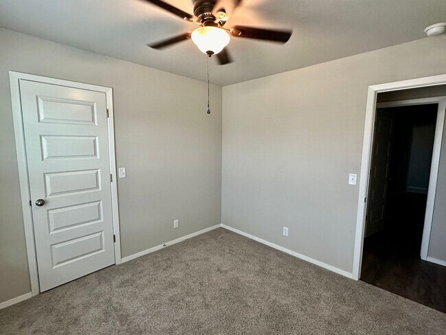 Building Photo - 4 bedroom 2 bath 2 car garage - Bixby Schools