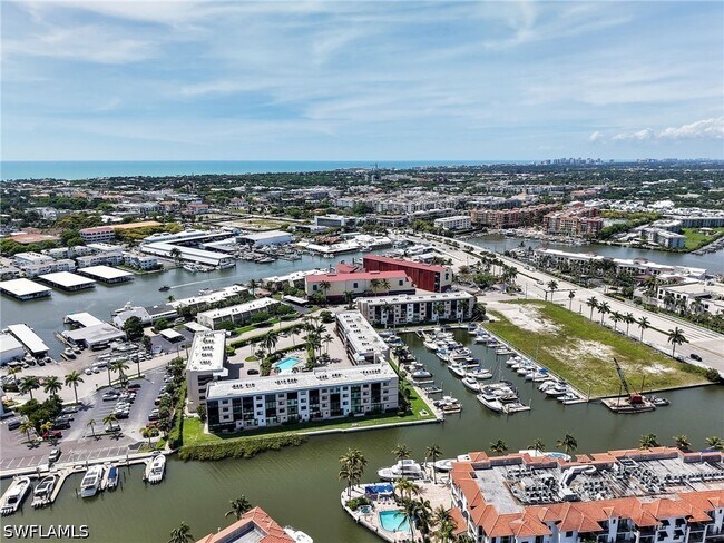 Building Photo - 801 River Point Dr