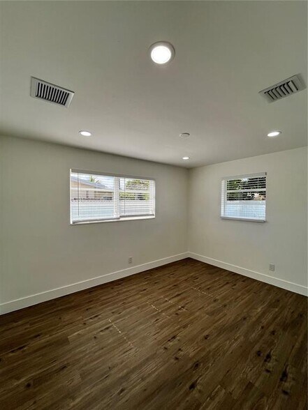 Building Photo - 2854 SW 4th Pl
