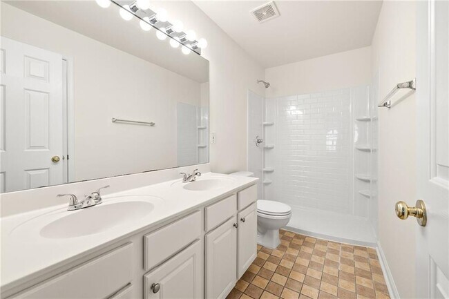 Building Photo - 350 Gaines Oak Way