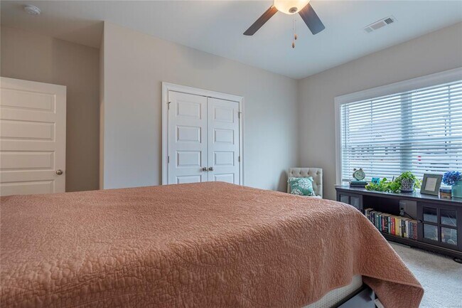 Building Photo - 357 Sydney Dr S