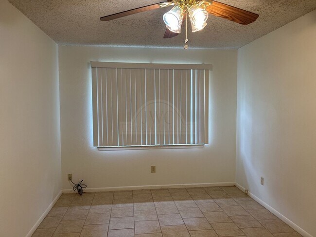 Building Photo - 2408 Carnation Dr