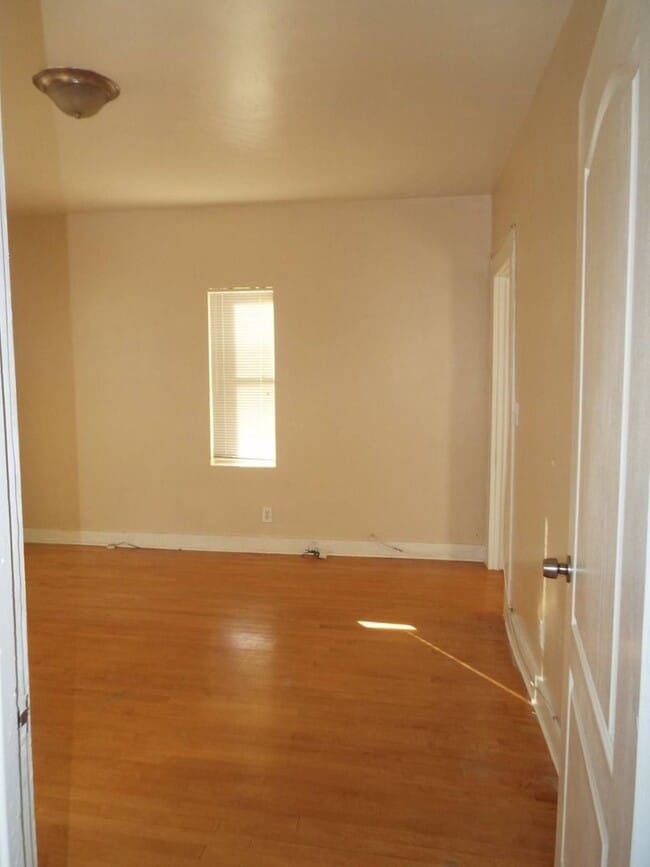 Building Photo - Historic Beauty 4 Bedroom 3 Bathroom