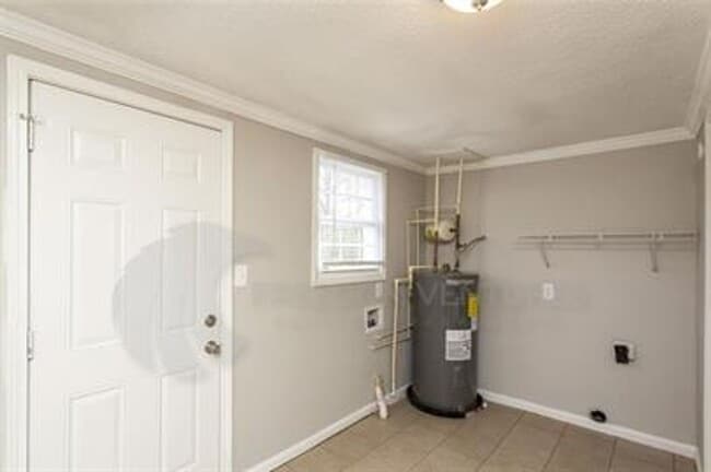 Building Photo - Spacious 3-Bed, 2-Bath in Pleasant Grove