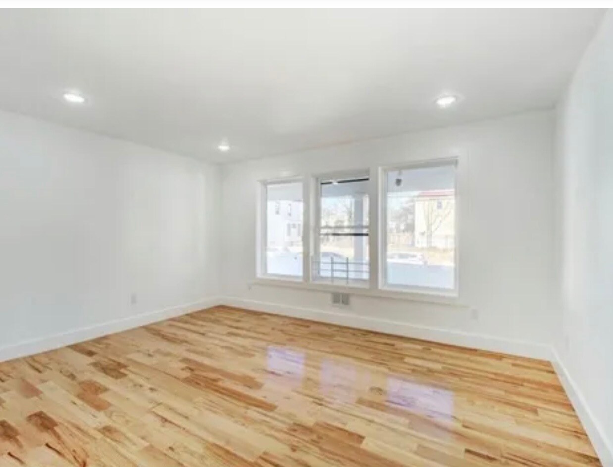 Building Photo - 89 N Munn Ave