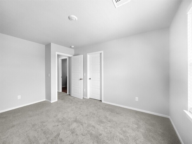 Building Photo - 632 Levine Ct