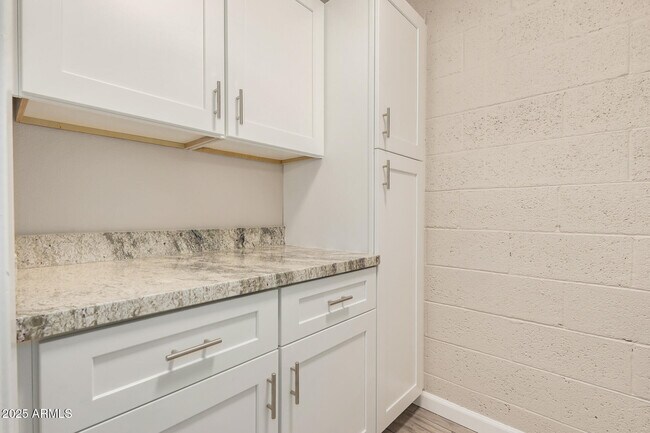 Building Photo - 5136 E Evergreen St