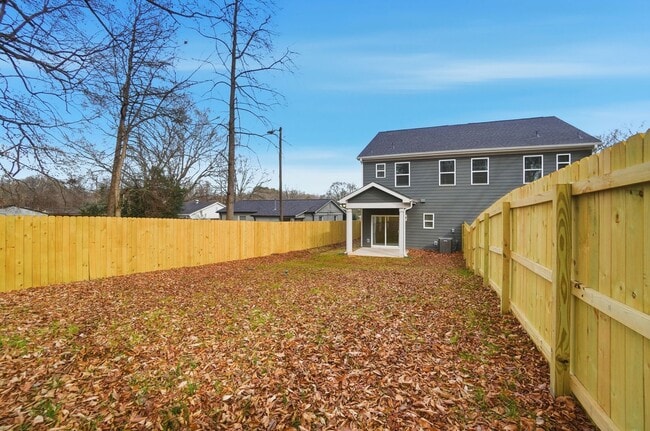 Building Photo - New Construction Townhome Minutes from Uptown