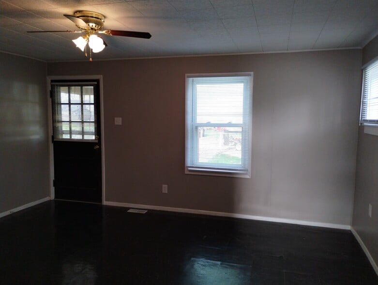 Building Photo - 83 Miller Ave
