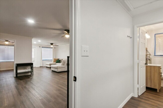 Building Photo - 1300 Kansas Ave S